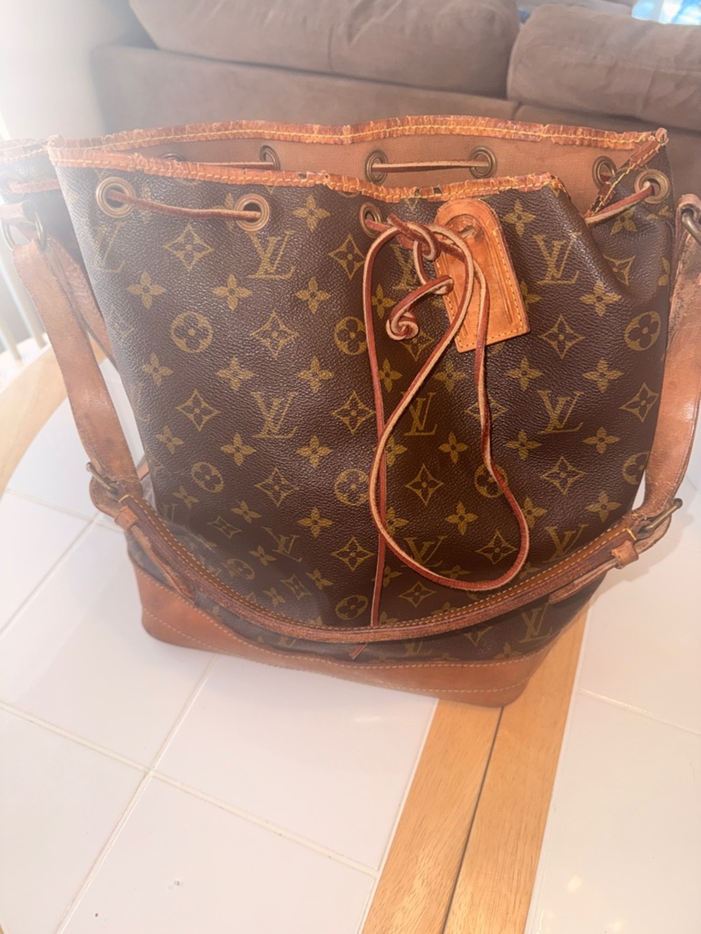 Vintage	Louis Vuitton Monogram Drawstring Shoulder Bag - Picture 9 of 9